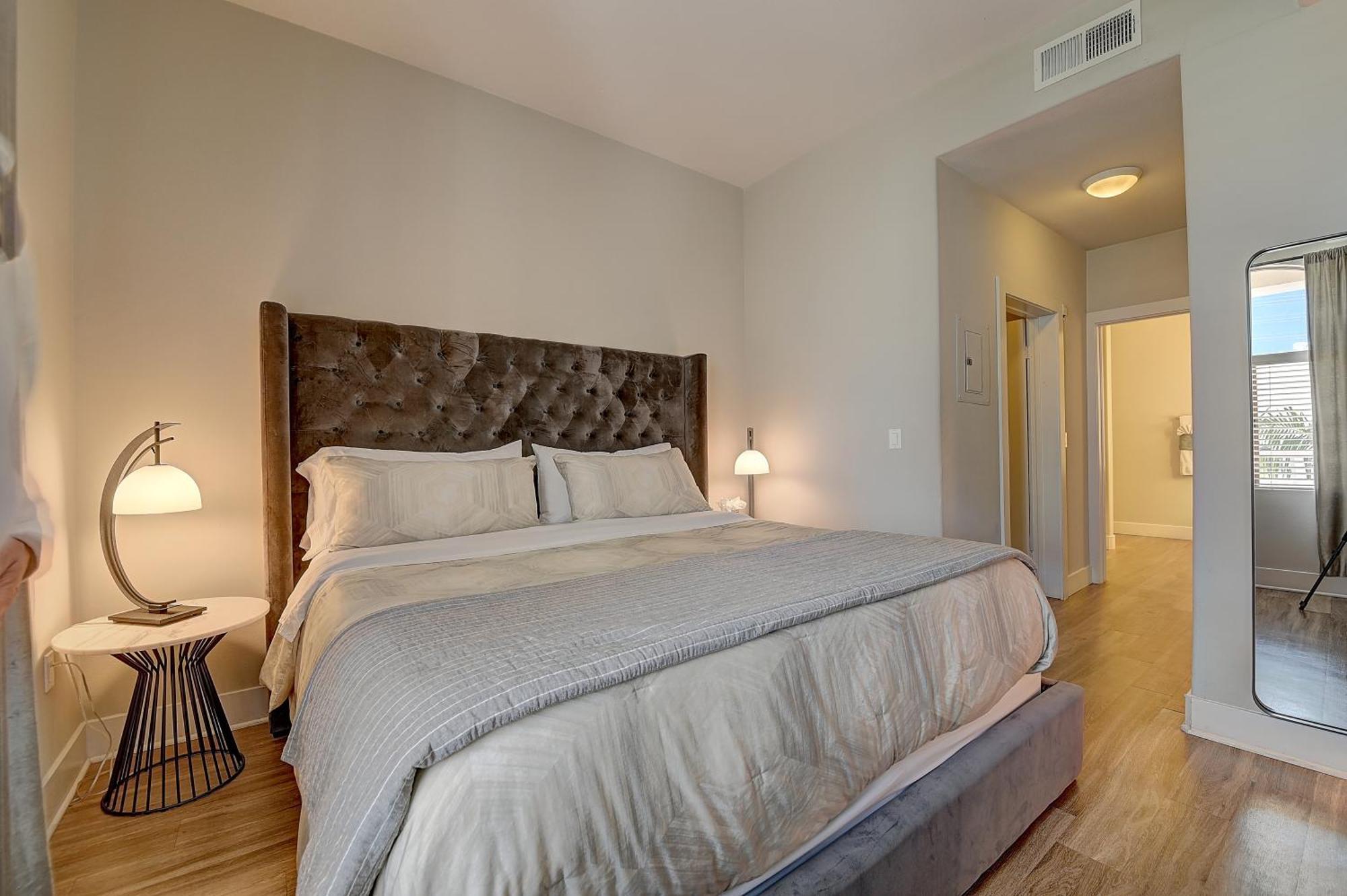 Penthouse One Bedroom Garden View Condo By Ucla — Photos 3